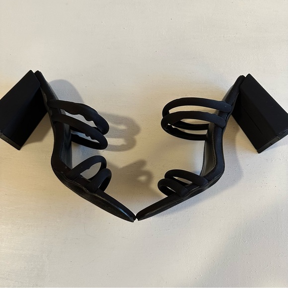 She & In Slip On Block Heeled Sandals - Black Size 8.5 - Picture 3 of 13